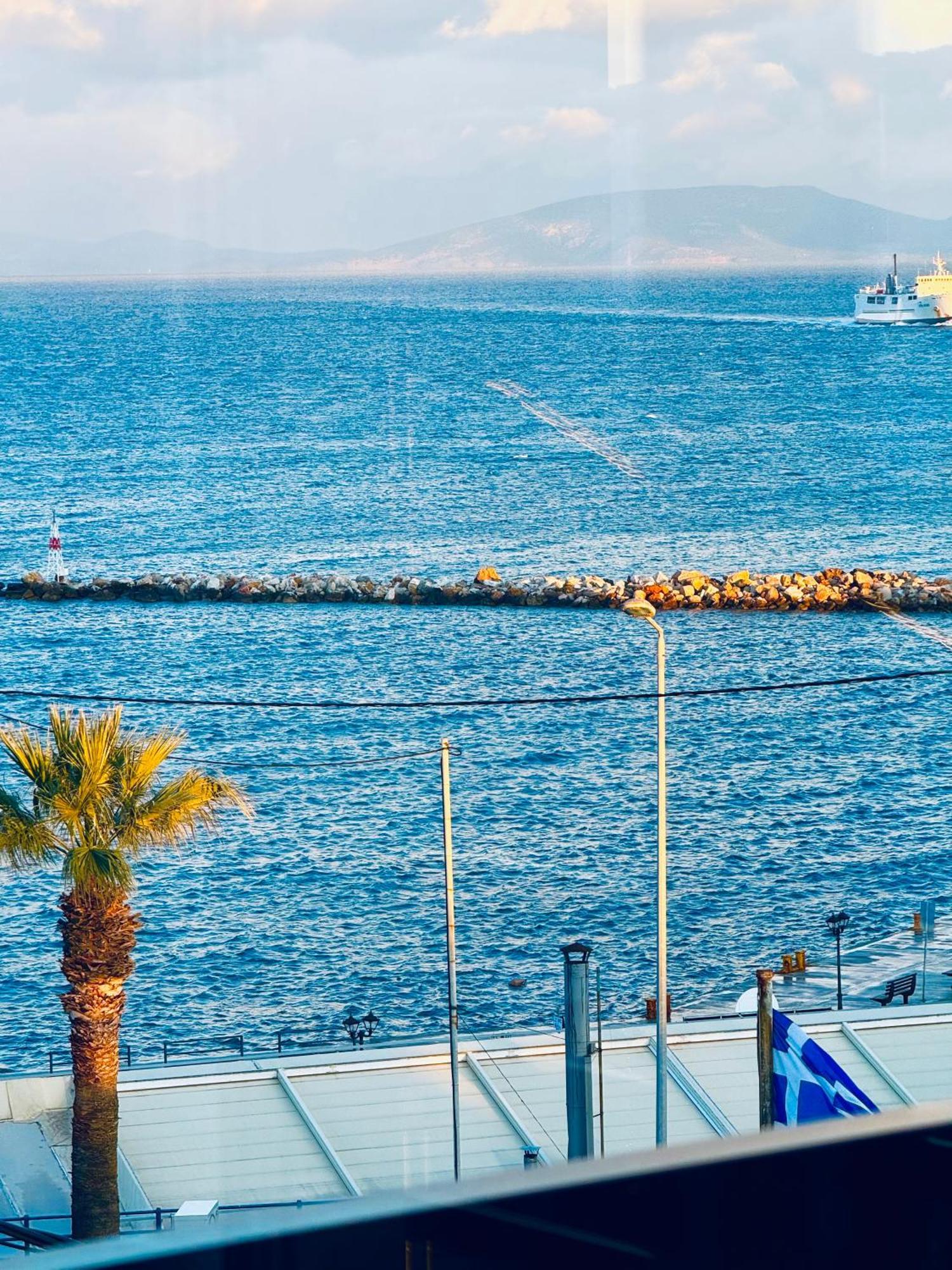 Blue Horizon Gem On The Port Apartment Rafina  Ngoại thất bức ảnh