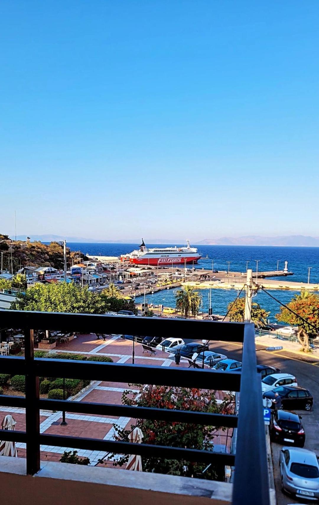 Blue Horizon Gem On The Port Apartment Rafina  Ngoại thất bức ảnh